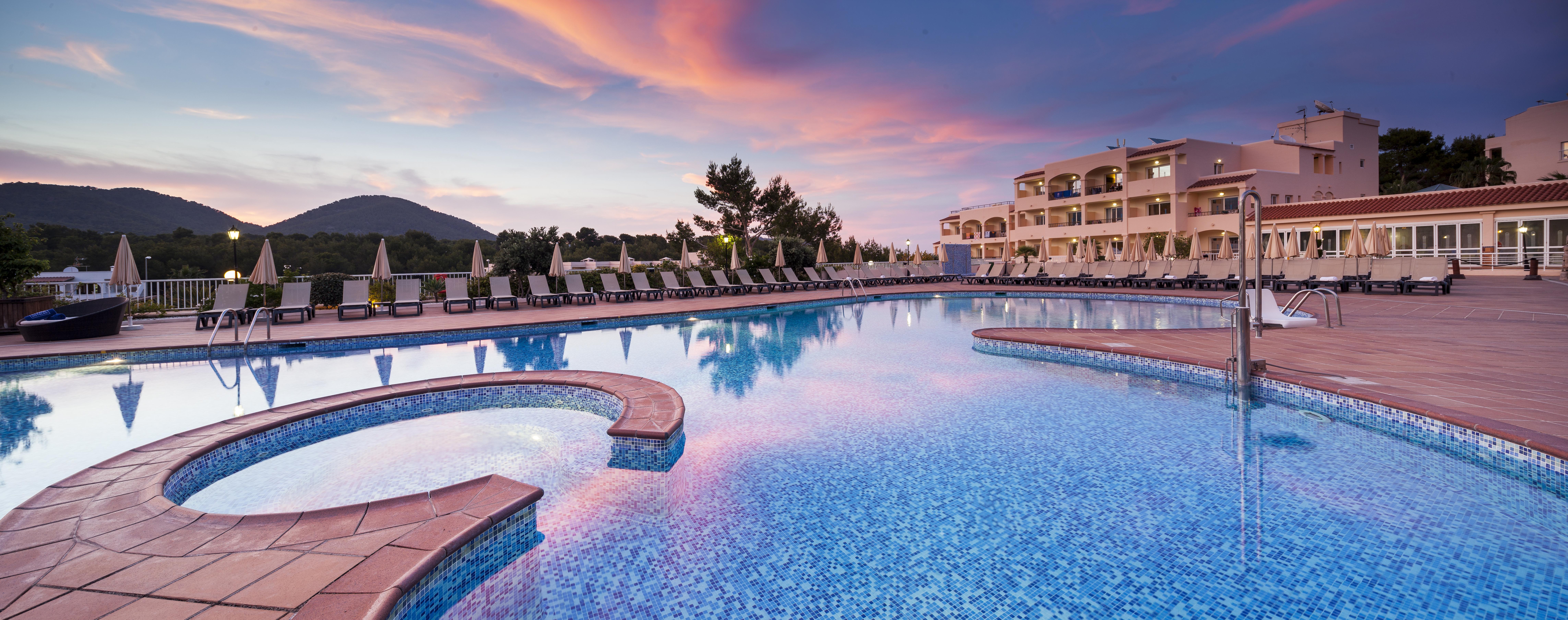 因维萨卡拉布兰卡俱乐部酒店 Playa DPlaya Des Figueral 外观 照片